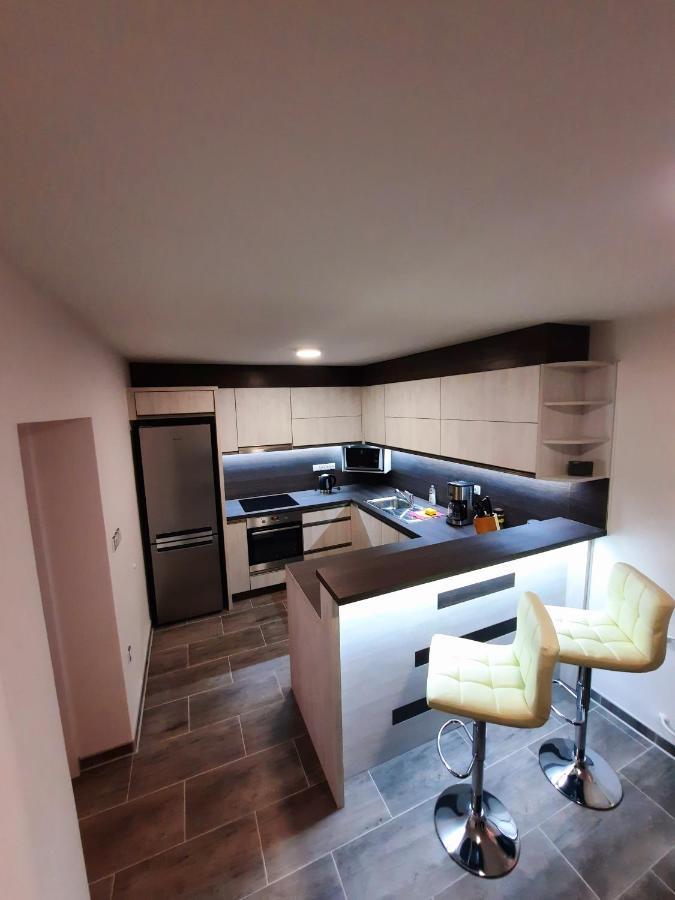 Apartman Sen Petrov Exterior photo